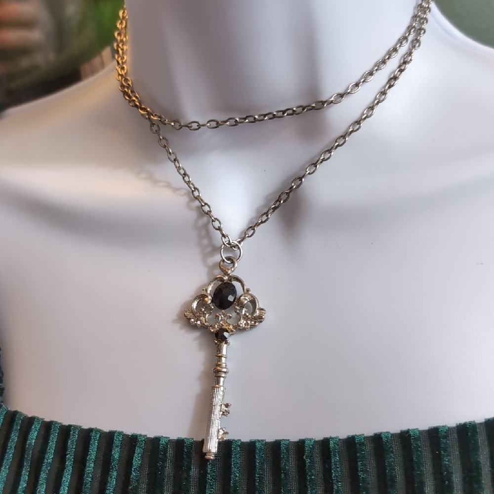 Alluring Silver Key Pendant Necklace